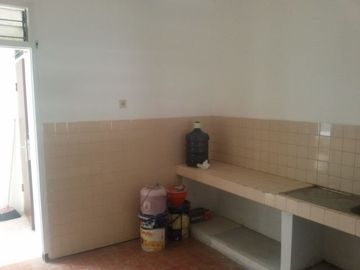 Disewakan Rumah Hunian Asri Tenang Di Jl. Tenggilis Timur Dalam, SBY