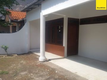 Disewakan Rumah Hunian Asri Tenang Di Jl. Tenggilis Timur Dalam, SBY