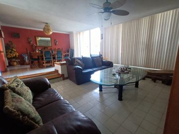 CASA BONITA SUPER AMPLIA FRENTEA