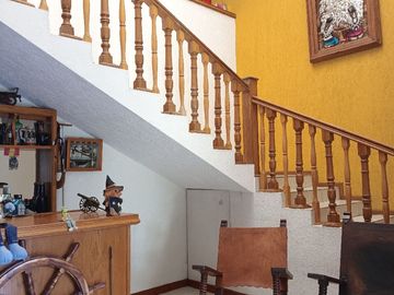 CASA BONITA SUPER AMPLIA FRENTEA