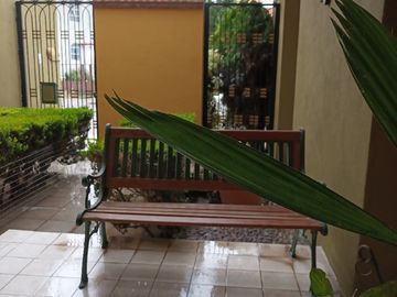 CASA BONITA SUPER AMPLIA FRENTEA