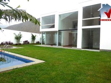 Bello Condominio De 2 Casas Moderna Techo Doble Altura, de estreno con luz natural, cerca a parque, 4 dormitorios cada uno con baño, mas un escritorio