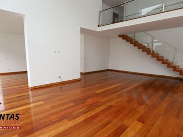 Bello Condominio De 2 Casas Moderna Techo Doble Altura, de estreno con luz natural, cerca a parque, 4 dormitorios cada uno con baño, mas un escritorio
