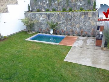 Bello Condominio De 2 Casas Moderna Techo Doble Altura, de estreno con luz natural, cerca a parque, 4 dormitorios cada uno con baño, mas un escritorio