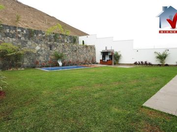 Bello Condominio De 2 Casas Moderna Techo Doble Altura, de estreno con luz natural, cerca a parque, 4 dormitorios cada uno con baño, mas un escritorio