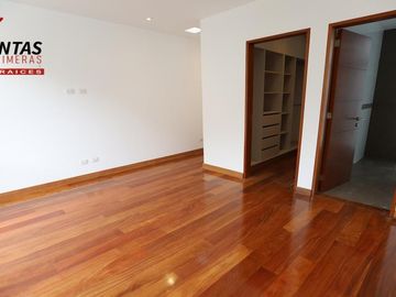 Bello Condominio De 2 Casas Moderna Techo Doble Altura, de estreno con luz natural, cerca a parque, 4 dormitorios cada uno con baño, mas un escritorio
