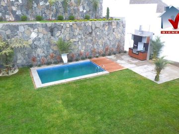Bello Condominio De 2 Casas Moderna Techo Doble Altura, de estreno con luz natural, cerca a parque, 4 dormitorios cada uno con baño, mas un escritorio