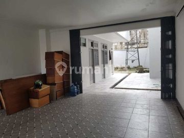 Rumah 2 Lantai Halaman Luas di Pejaten – Halaman Luas & Lokasi Premium