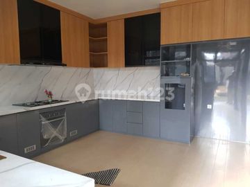 Rumah 2 Lantai Halaman Luas di Pejaten – Halaman Luas & Lokasi Premium