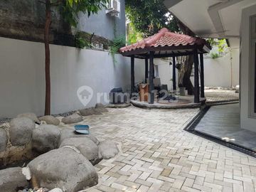 Rumah 2 Lantai Halaman Luas di Pejaten – Halaman Luas & Lokasi Premium
