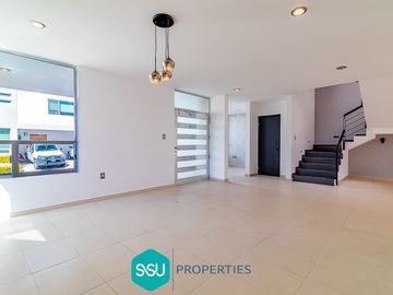 Se vende casa amplia en Centro Sur, Claustros de las Misiones