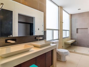 Se vende casa amplia en Centro Sur, Claustros de las Misiones