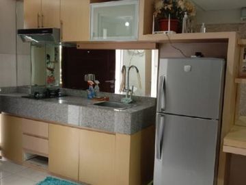 Apartemen Furnish di Cosmopolis Apartmen Strategis