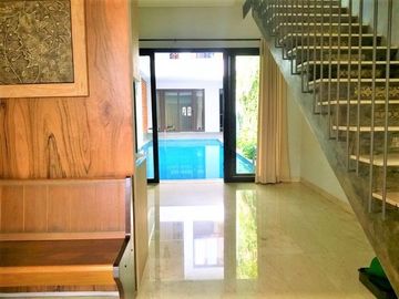 Disewakan Rumah di Kemang Kondisi Siap Huni Dengan Private Pool HSE-A0675