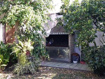 Chalet 370 m2 con jardin garage 3 autos