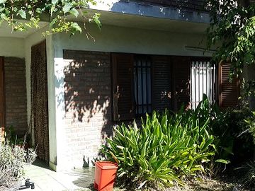 Chalet 370 m2 con jardin garage 3 autos