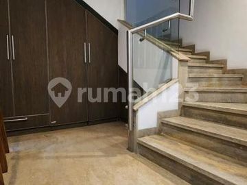 Rumah Mewah di Pik 3,5 Lantai Full Bangunan, Posisi Hook Ada Kolam Renang dan Rooftop
