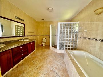 VENTA CASA EN ALTOS DEL MARIA GRANDE FRESCO ALTURA DE 945NIVEL 1825M2