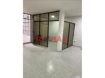 🏭 ¡Oportunidad Única para Empresas Visionarias! 🚀

📍 Ubicación Estratégica: Teresa Gonzales De Fanning 575, Chiclayo.
🌐 Área Total: Impresionantes