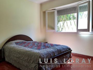 Chalet ubicado a 200 metros de la Avenida Espora.