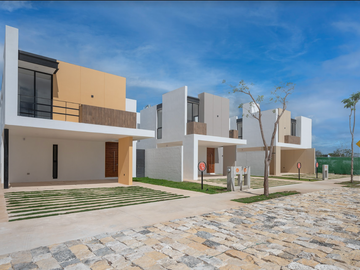 Casa en venta en privada al norte de Mérida en Cholul