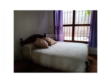 CASA 4 AMBIENTES MAS DEPARTAMENTO 2 AMBIENTES. 