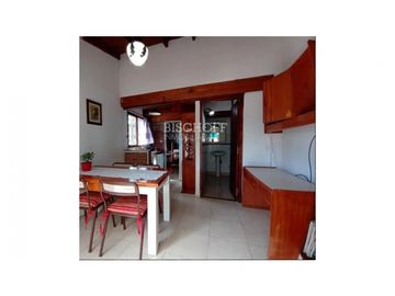 CASA 4 AMBIENTES MAS DEPARTAMENTO 2 AMBIENTES. 