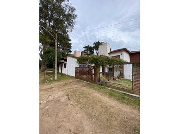CASA 4 AMBIENTES MAS DEPARTAMENTO 2 AMBIENTES. 