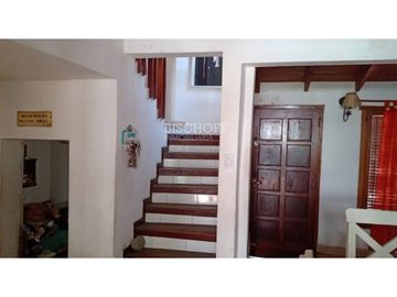 CASA 4 AMBIENTES MAS DEPARTAMENTO 2 AMBIENTES. 