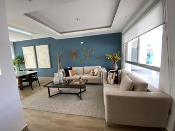 Se Vende Casa entre El Refugio y Zibata, 4ta Recamara en Roof Garden, Jardín..