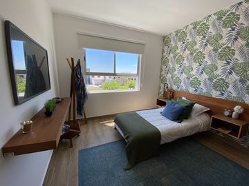 Se Vende Casa entre El Refugio y Zibata, 4ta Recamara en Roof Garden, Jardín..