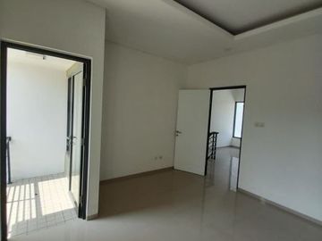 Rumah Dekat Green Lake City