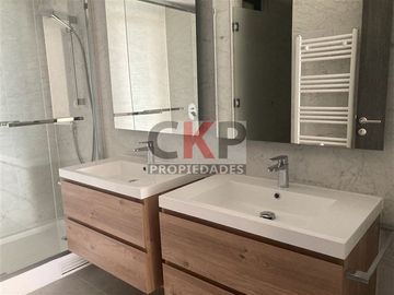 TownHouse con JARDIN PRIVADO 4 D en San Carlos de Apoquindo