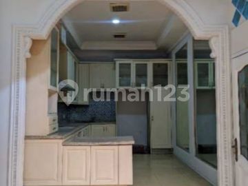 Rumah mewah design classic SHM ada kolam renang di Menteng Jakarta pusat
