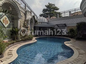 Rumah mewah design classic SHM ada kolam renang di Menteng Jakarta pusat