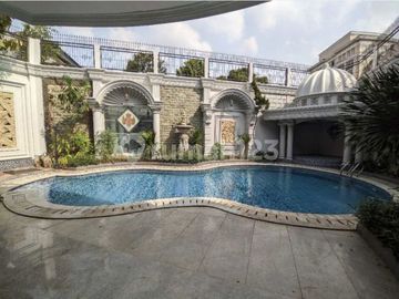 Rumah mewah design classic SHM ada kolam renang di Menteng Jakarta pusat
