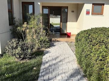 Casa en arriendo de 4 dorm. en Maipú