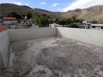 Se vende casa/edificio en San Juan Tilcuautla, Hidalgo, centro.