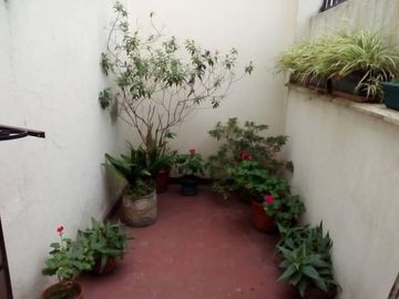 Casa PH en venta en Lanus Oeste