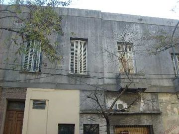 Casa PH en venta en Constitucion