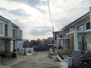 Rumah exclusive di daerah strategis Cimahi - Pasteur tersisa satu unit lagi Udara Sejuk Dan Asri View Kota