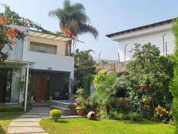 ¡Venta De Hermosa Casa En Sol De La Molina!