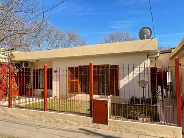 Casa 3 Ambientes En Venta - Francisco Alvarez, Moreno