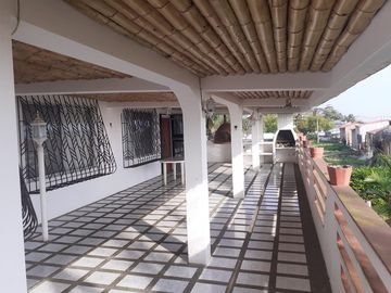 San Jose-The Malibu of Ecuador: Se Vende Casa Frente al Mar en San José