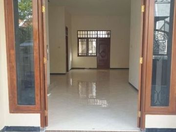 Rumah Babatan Pratama STRATEGIS, FULL RENOV