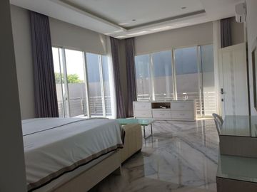 Dijual Rumah Selat Golf Citraland, SHM lantai Marmer import dan Granit
