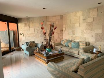 Espectacular casa con bungalow para visitas