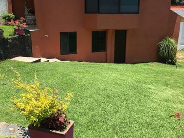 Espectacular casa con bungalow para visitas