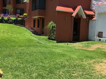 Espectacular casa con bungalow para visitas