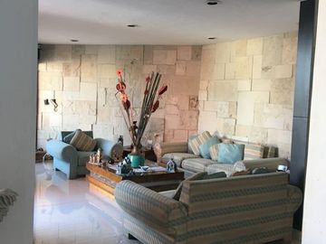 Espectacular casa con bungalow para visitas